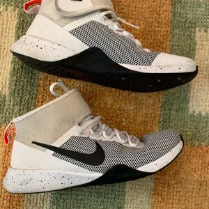 Women's Nike Air Zoom Strong 2 Training Shoes Size 6